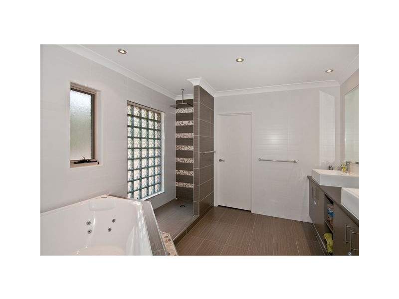 202-210 Greensward Rd, Tamborine QLD 4270