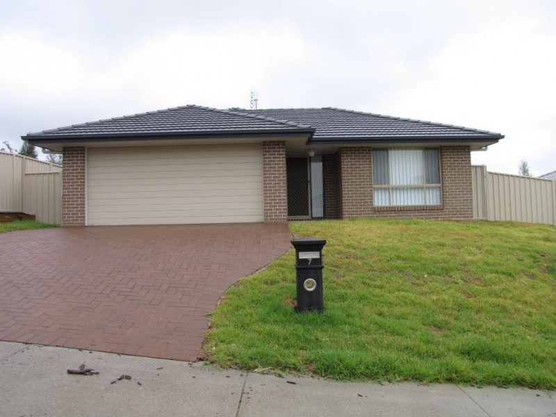 7 Carlow Way, East Maitland NSW 2323