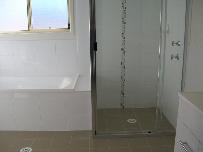 24 Garland Rd, Cessnock NSW 2325