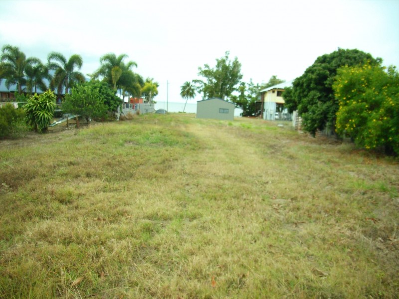 28 Bowen St, Cardwell QLD 4849