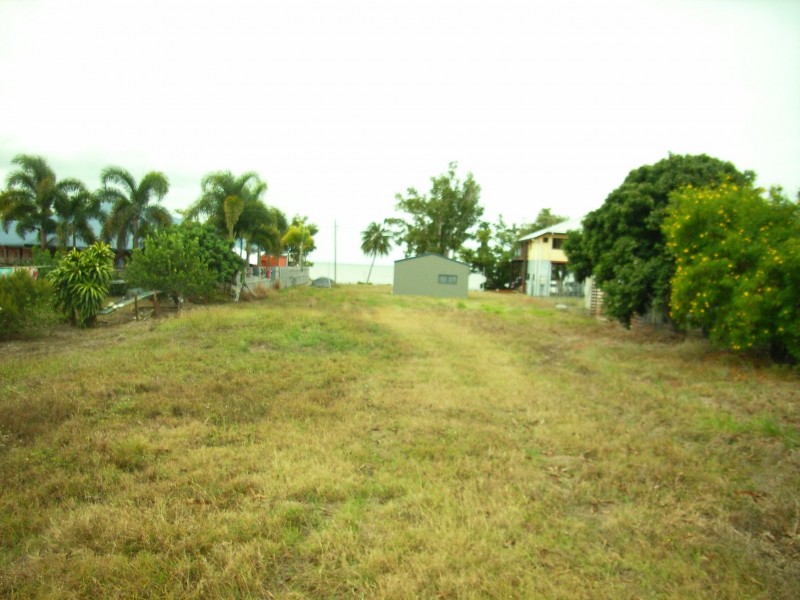 28 Bowen St, Cardwell QLD 4849