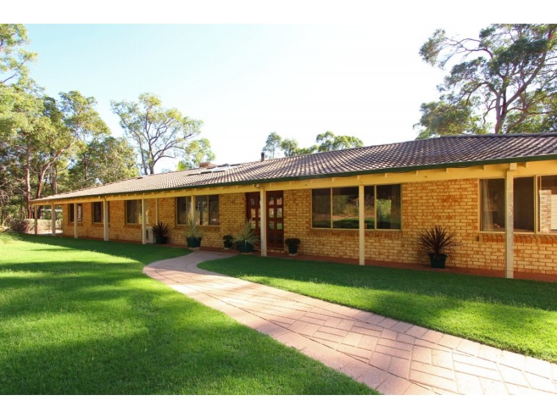 205 Patrick Place, Mundaring WA 6073