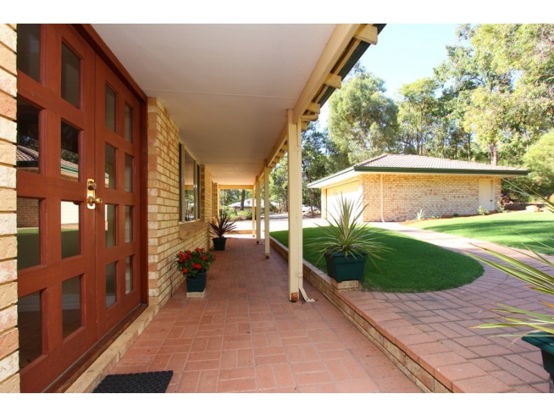 205 Patrick Place, Mundaring WA 6073