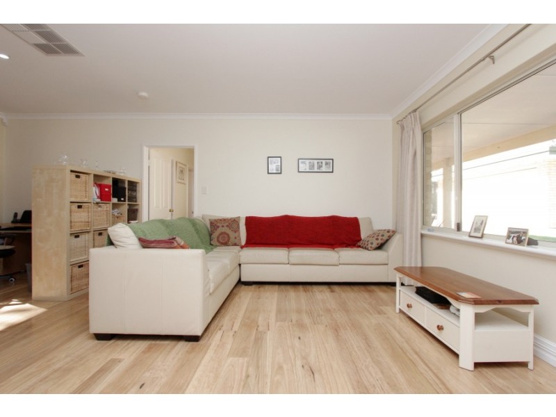 205 Patrick Place, Mundaring WA 6073