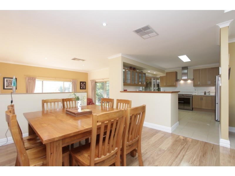 205 Patrick Place, Mundaring WA 6073