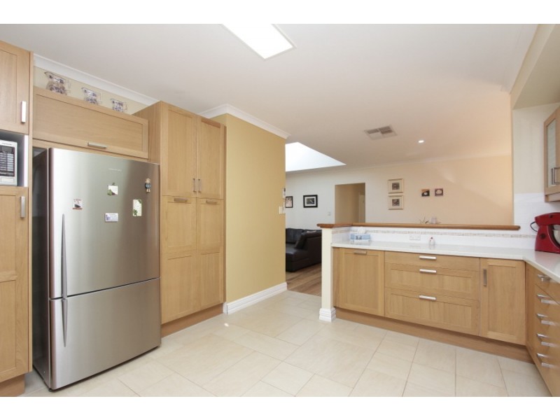 205 Patrick Place, Mundaring WA 6073