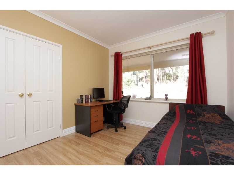 205 Patrick Place, Mundaring WA 6073