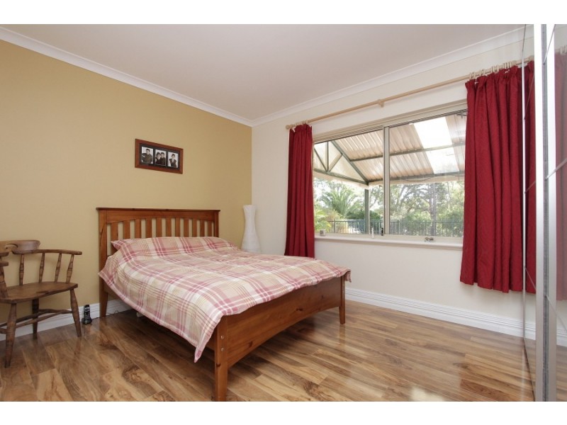 205 Patrick Place, Mundaring WA 6073