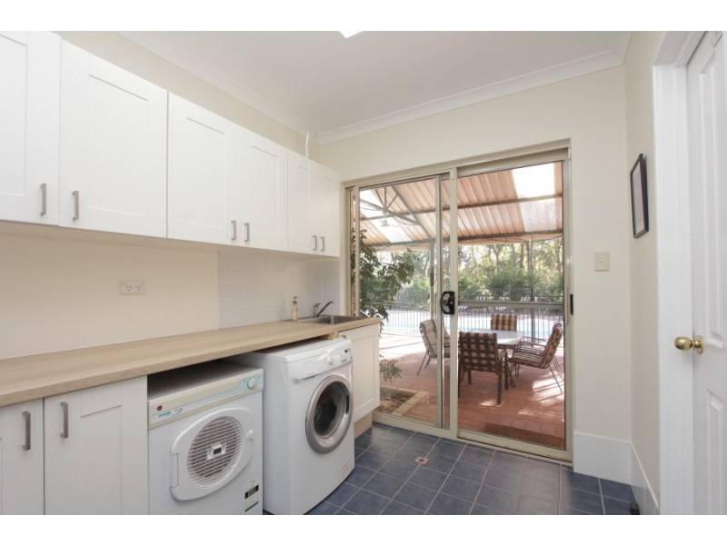 205 Patrick Place, Mundaring WA 6073