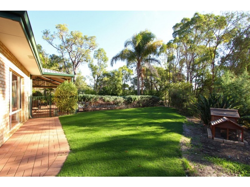 205 Patrick Place, Mundaring WA 6073