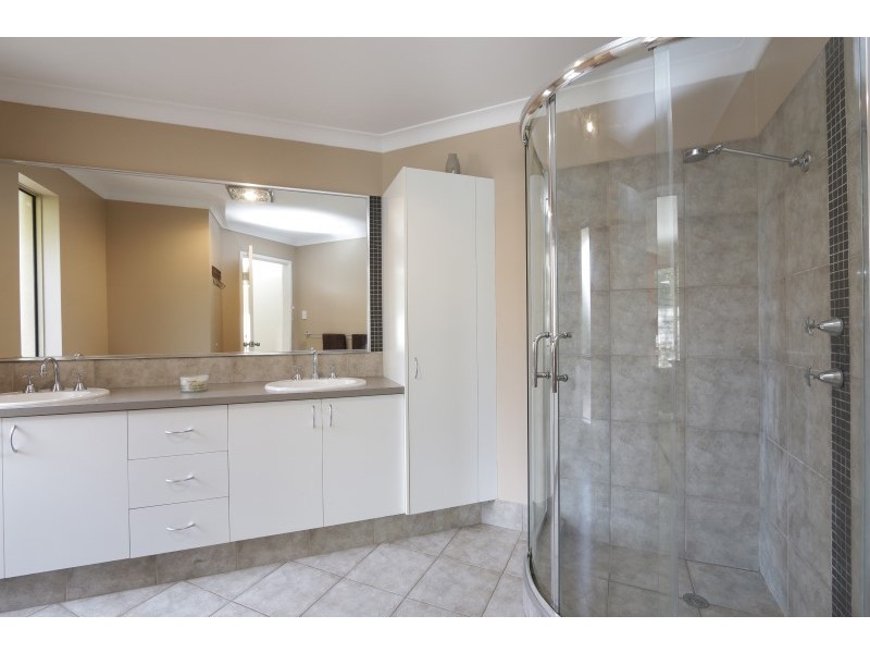 10 Darrowby Place, Sawyers Valley WA 6074