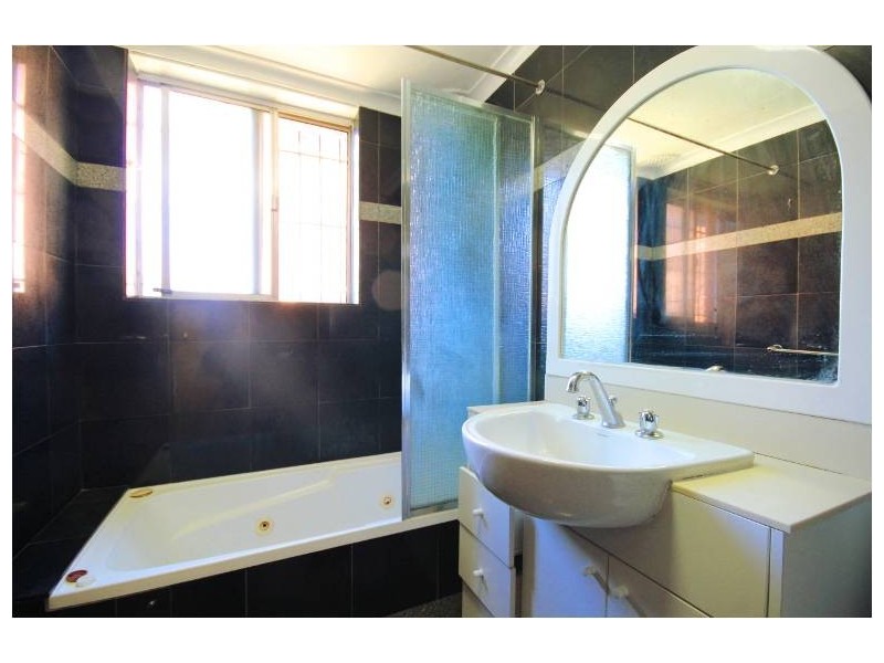 1/13 South Pde, Campsie NSW 2194