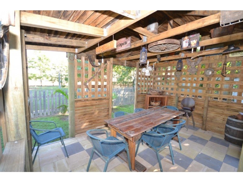 318 Gordons road, Alloway QLD 4670