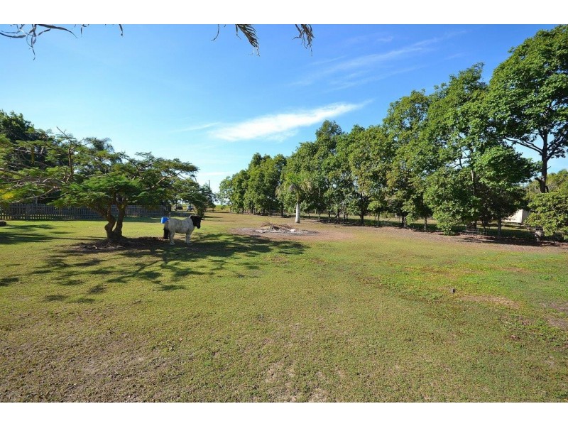 318 Gordons road, Alloway QLD 4670