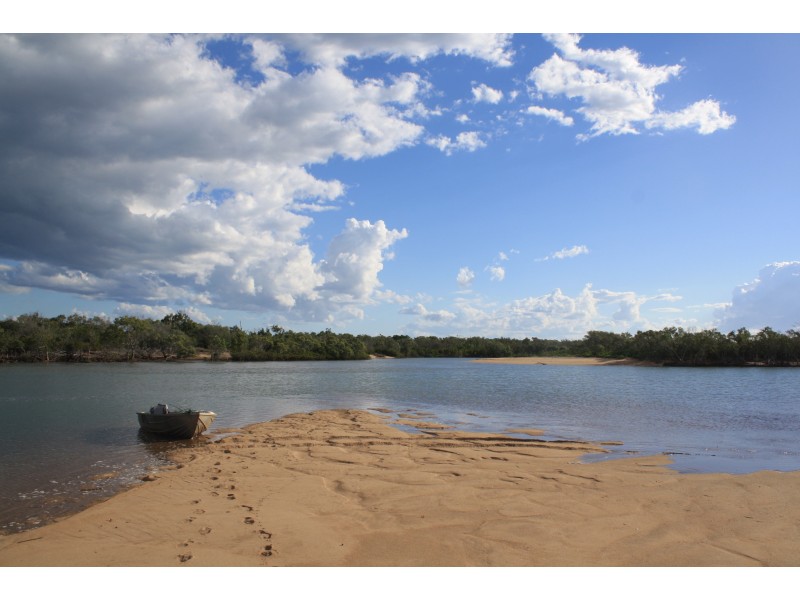 Moore Park Beach QLD 4670