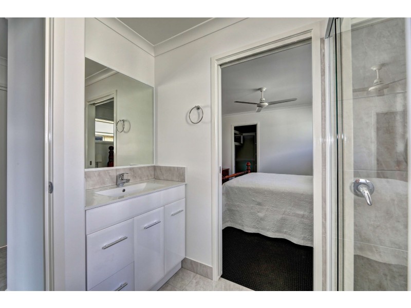 Avenell Heights QLD 4670