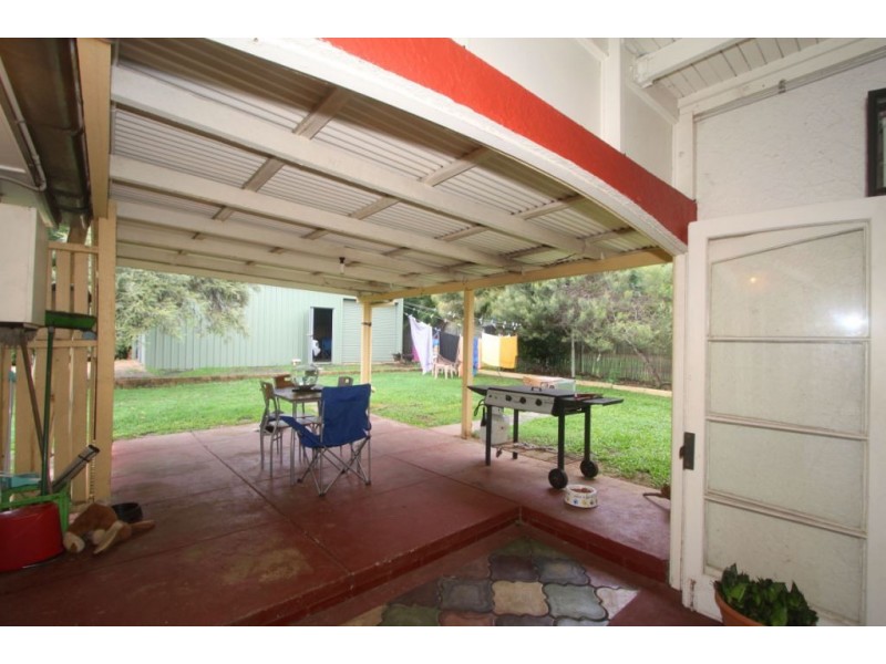 136 walker, Svensson Heights QLD 4670