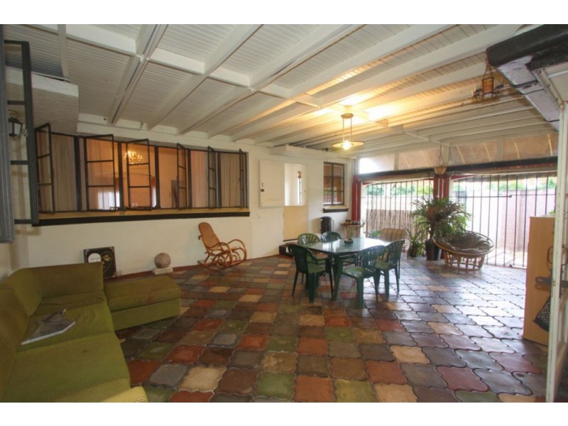 136 walker, Svensson Heights QLD 4670