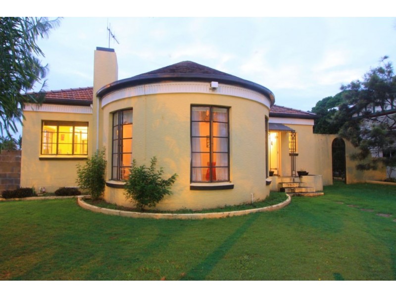 136 walker, Svensson Heights QLD 4670