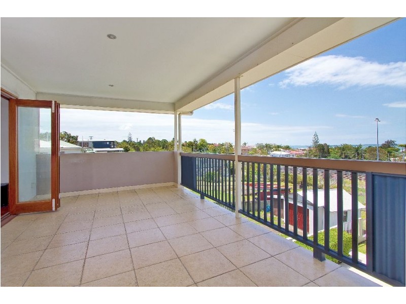 27 Gordon Pde, Manly QLD 4179