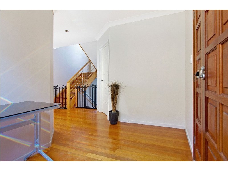 27 Gordon Pde, Manly QLD 4179