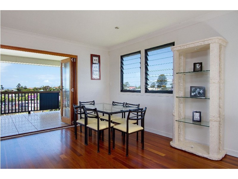 27 Gordon Pde, Manly QLD 4179