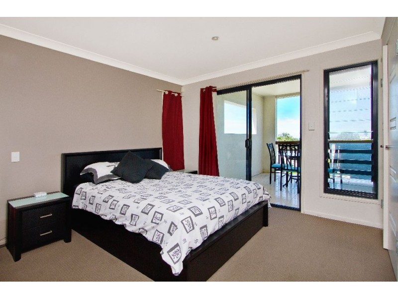 27 Gordon Pde, Manly QLD 4179