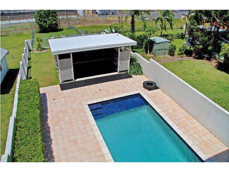 27 Gordon Pde, Manly QLD 4179
