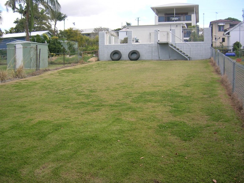 27 Gordon Pde, Manly QLD 4179