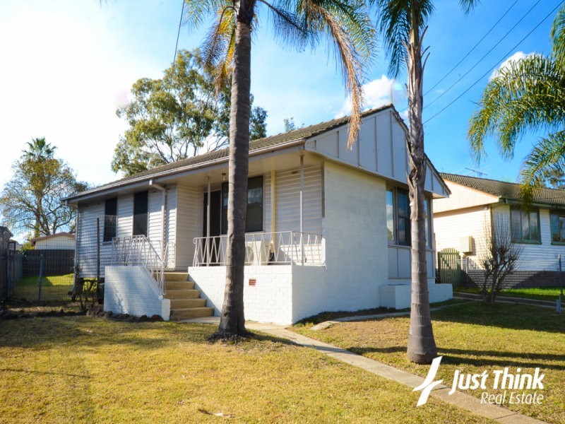 33 Nauru Crescent, Lethbridge Park NSW 2770