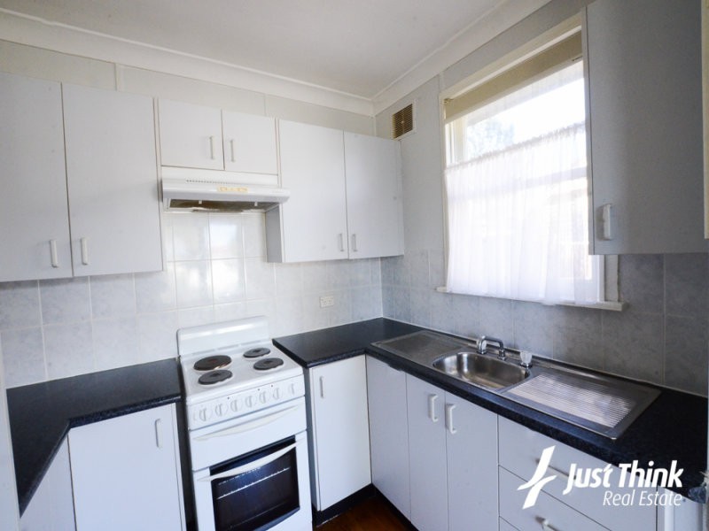 33 Nauru Crescent, Lethbridge Park NSW 2770