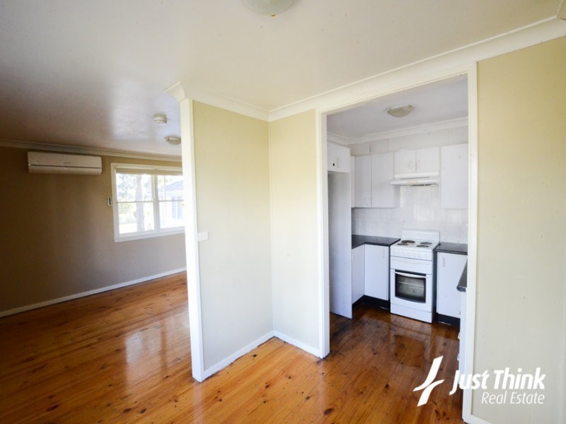 33 Nauru Crescent, Lethbridge Park NSW 2770