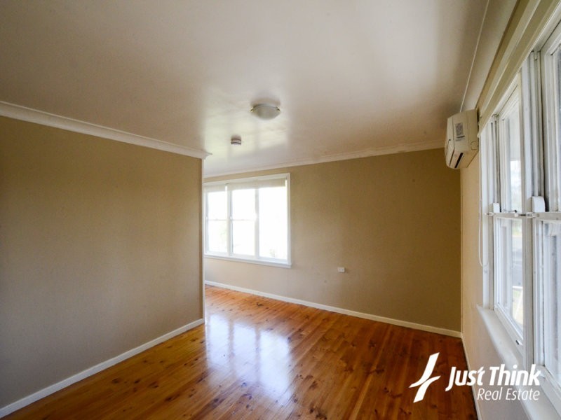 33 Nauru Crescent, Lethbridge Park NSW 2770