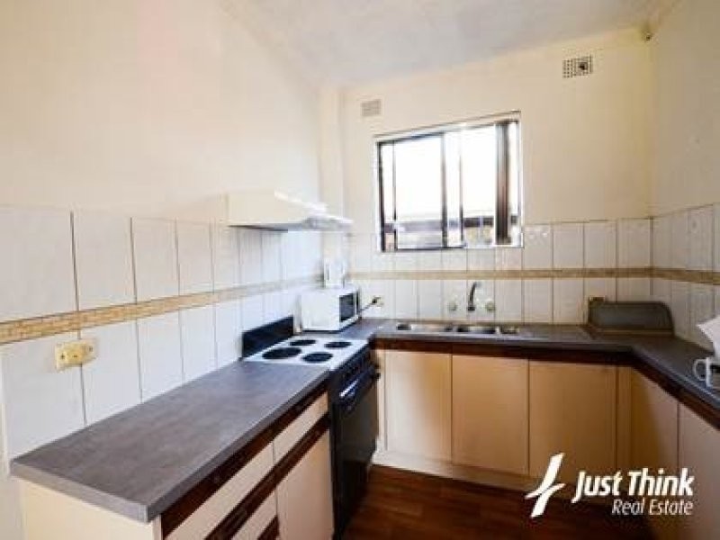 1/18 Sturt Street, Campbelltown NSW 2560