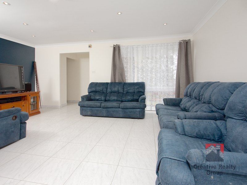 11 Chestnut Cr, Bidwill  NSW 2770