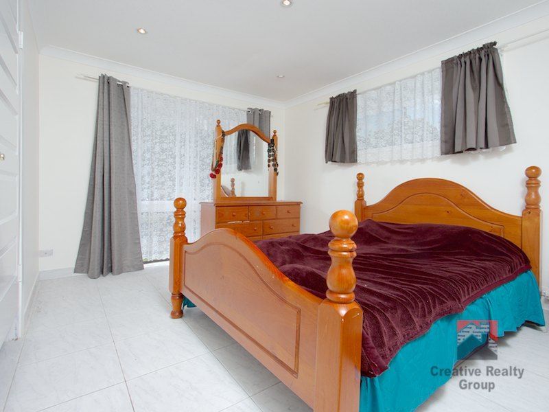 11 Chestnut Cr, Bidwill  NSW 2770