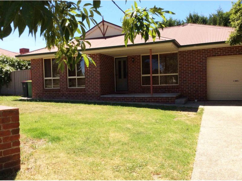 2/4 Briese Court, Thurgoona  NSW 2640