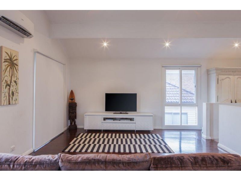12 Travers Road, Curl Curl  NSW 2096