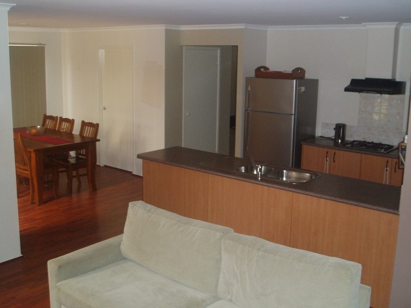 18 Ashford Circuit, Currans Hill NSW 2567