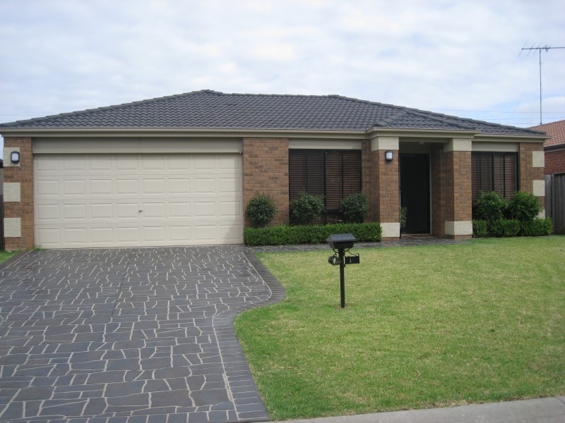 18 Ashford Circuit, Currans Hill NSW 2567