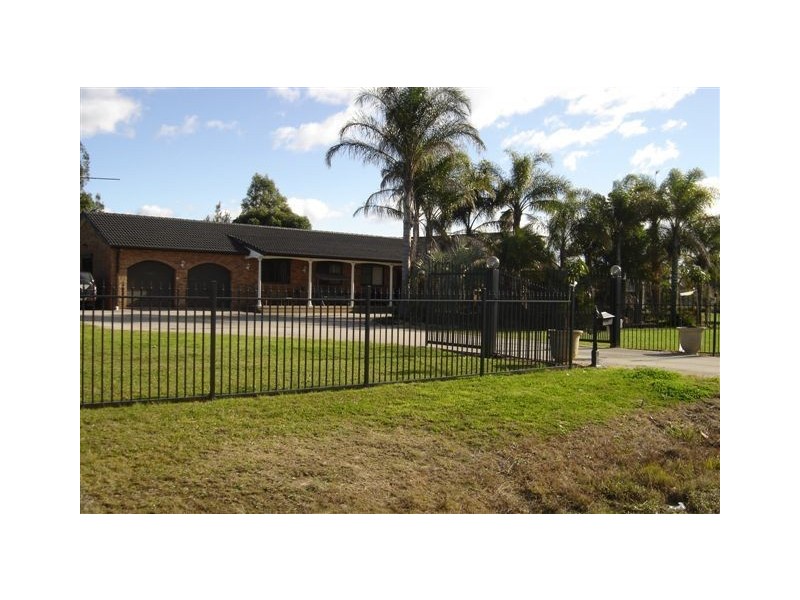75 Kelvin Park Drive, Bringelly NSW 2556
