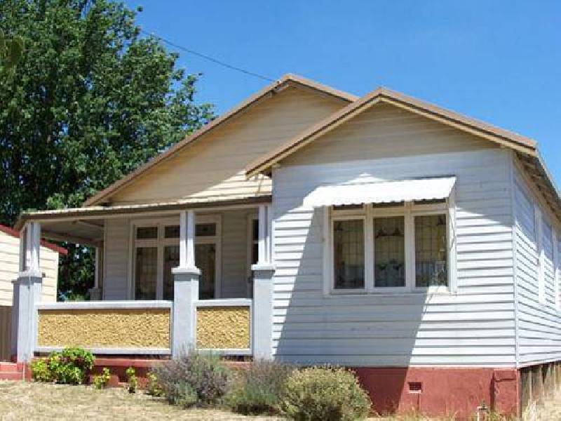14 Bridge Street, Tumbarumba NSW 2653
