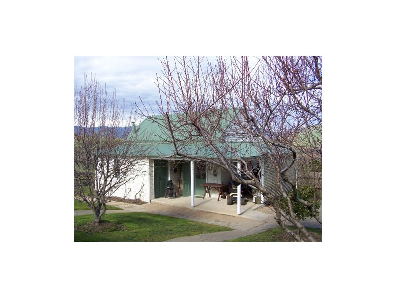 2  School Lane, Tooma NSW 2642