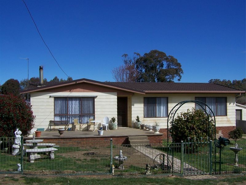 16 Clara Street, Tumbarumba NSW 2653