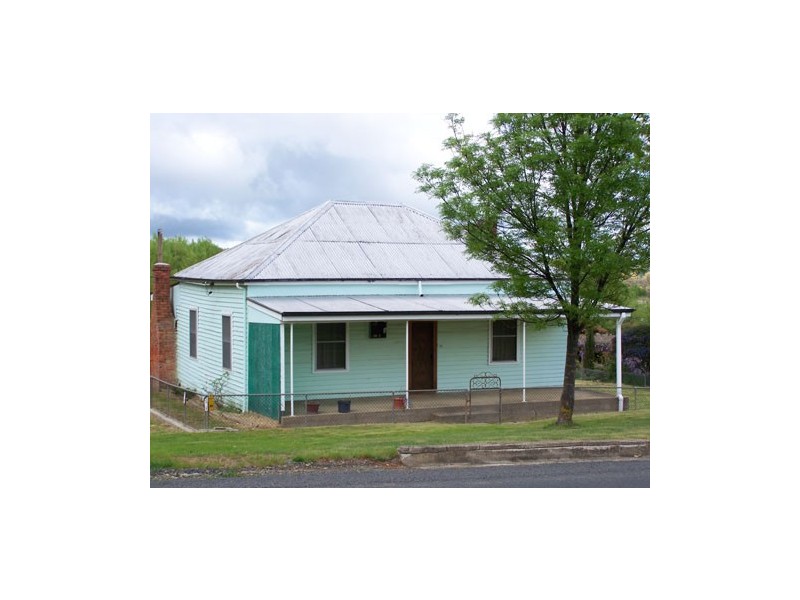24  Regent Street, Tumbarumba NSW 2653