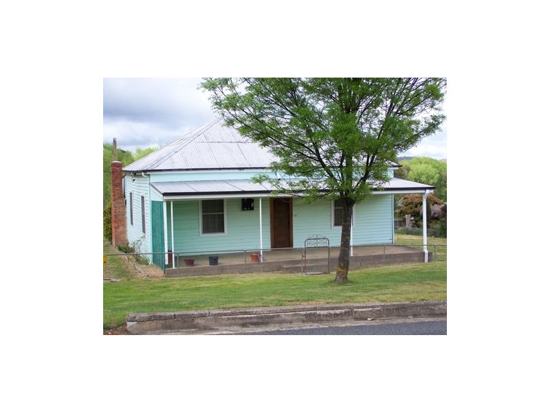 24  Regent Street, Tumbarumba NSW 2653