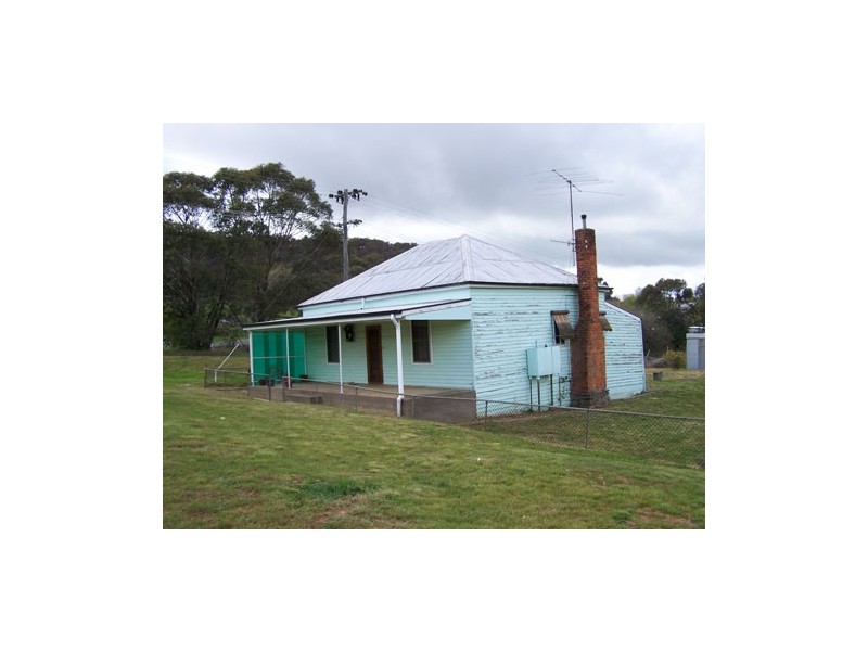 24  Regent Street, Tumbarumba NSW 2653