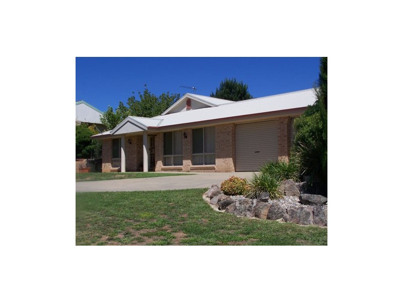 28 Fleet Street, Tumbarumba NSW 2653