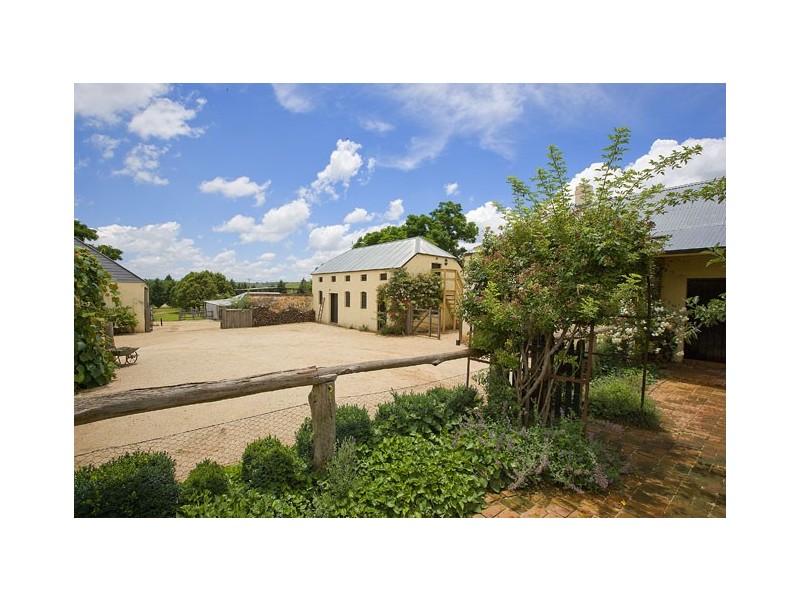 90 Eleven Mile Drive, Bathurst NSW 2795