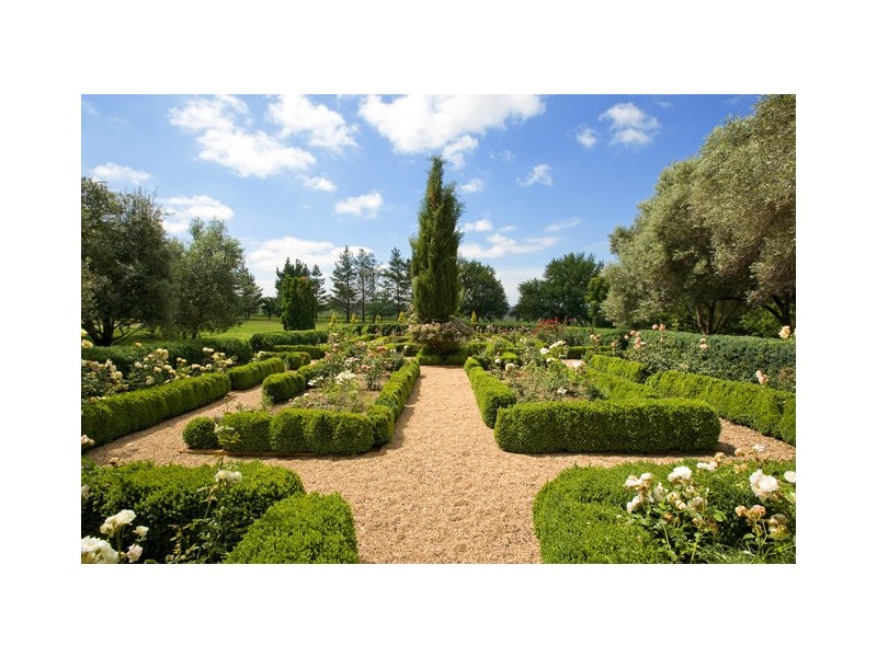 90 Eleven Mile Drive, Bathurst NSW 2795